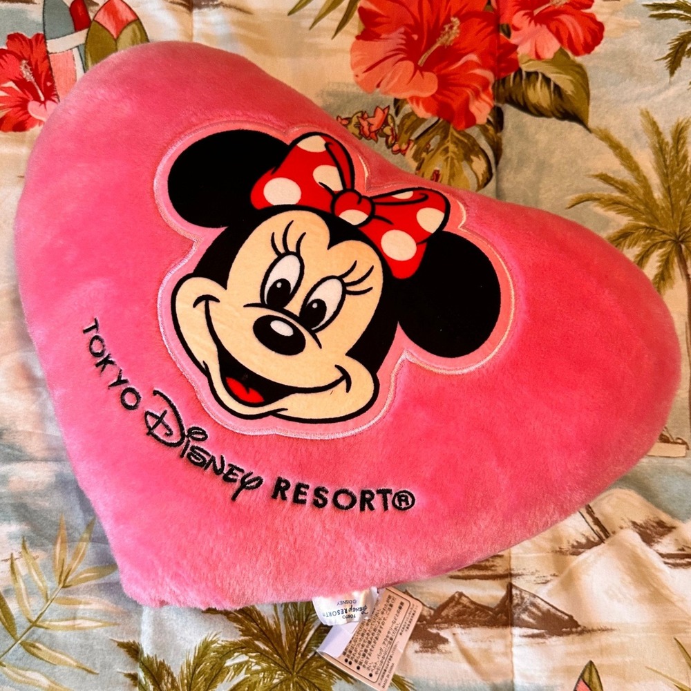 Tokyo Disney Resort Minnie Mouse Pink Heart Plush Pillow Japan Parks Exclusive